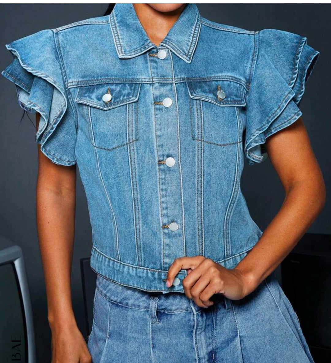 Crop denim jacket with ruffle sleeves - Marie Claire's House of Style